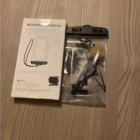 Urban Outfitters Smartphone Waterproof Bag Touch Sensitive - Picture 2 of 2